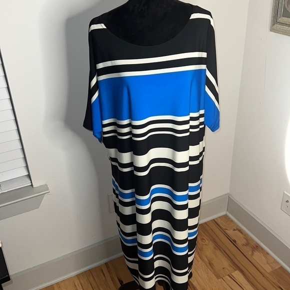 R & K Dresses & Skirts - R &‎ K horizontal stripes shift dress black blue ivory short sleeves Sz 3X